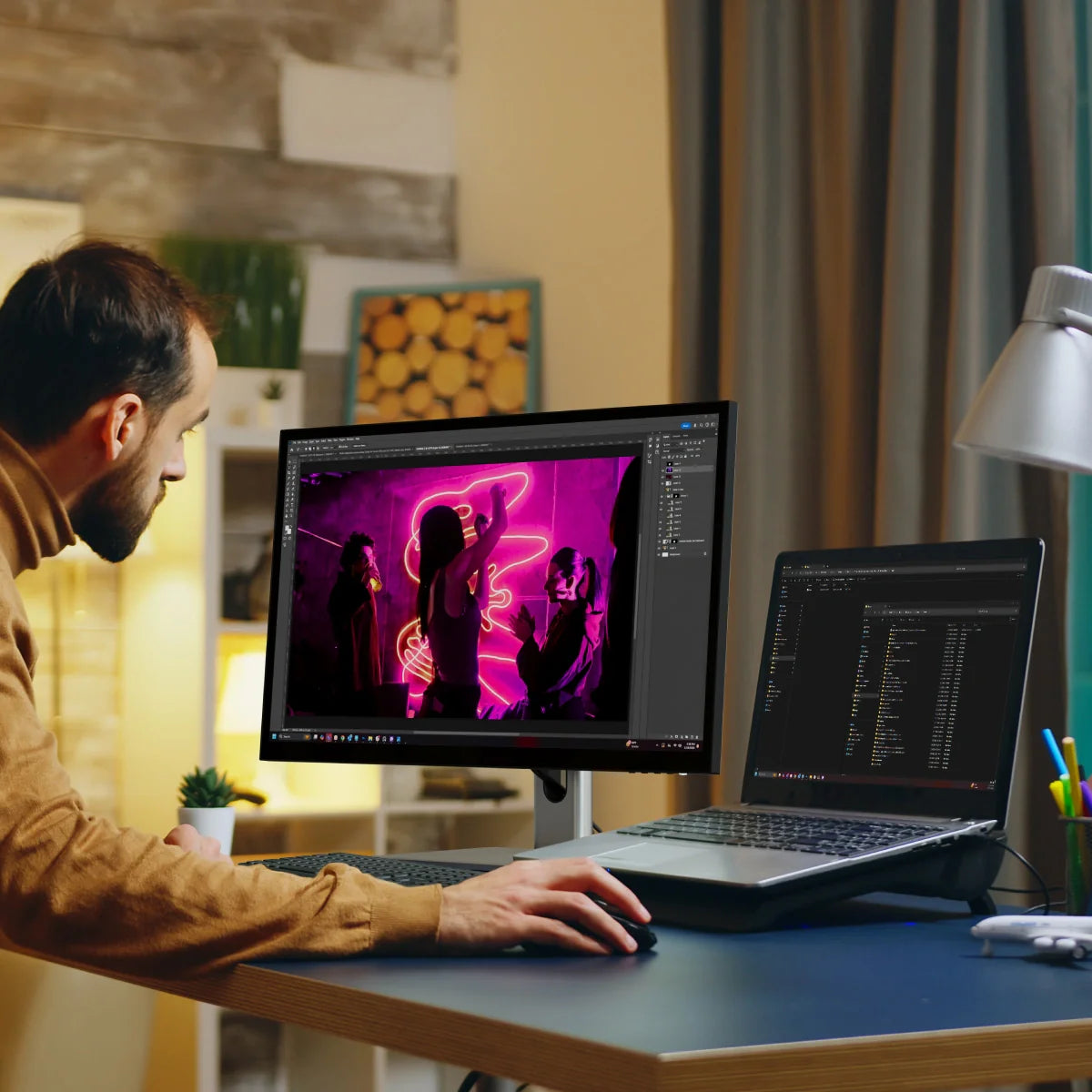 Clarity5KタッチUHDモニターUSB-Cパワー配信とタッチスクリーン