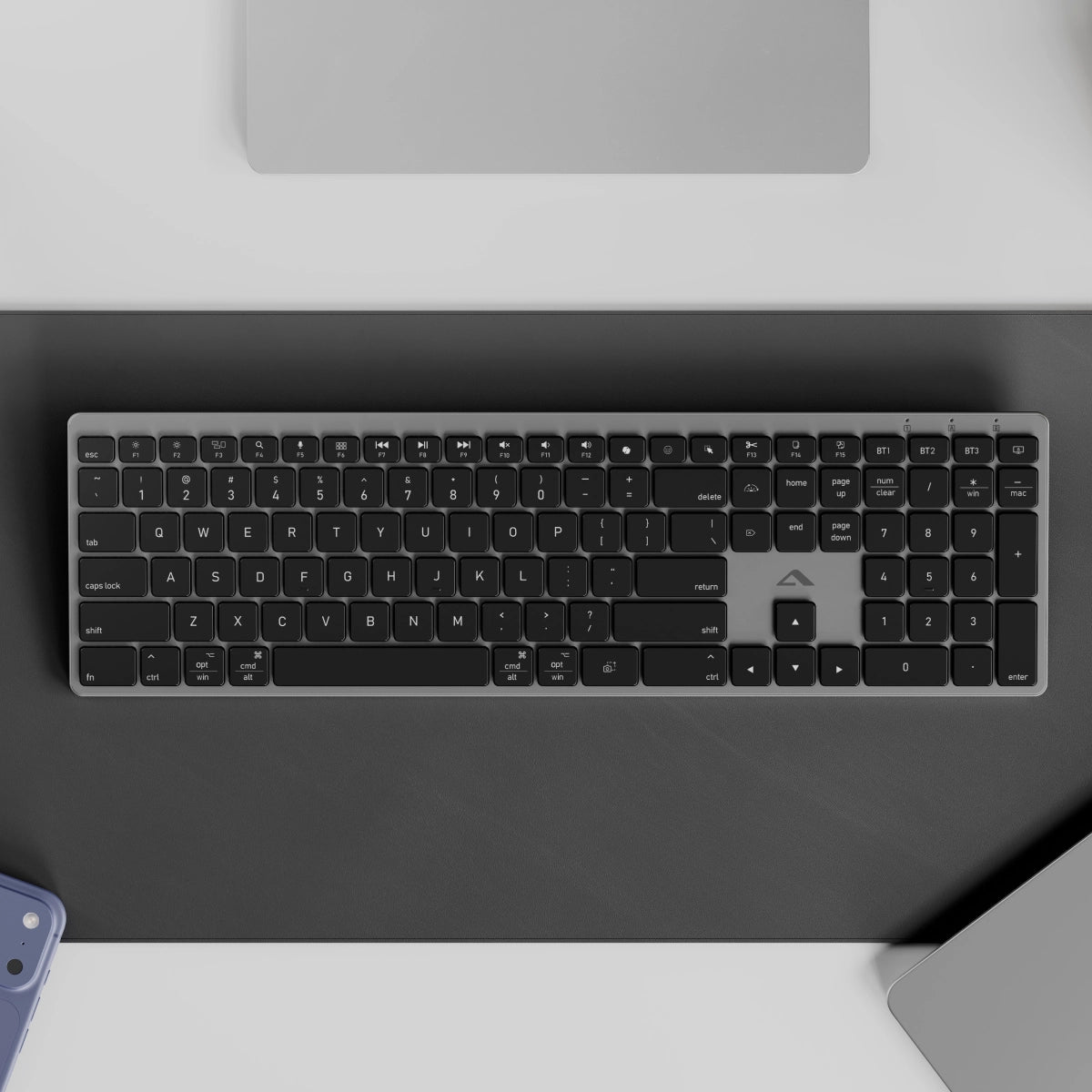 Hush フルサイズ USB-C 充電式ワイヤレス キーボード (バックライト付き)