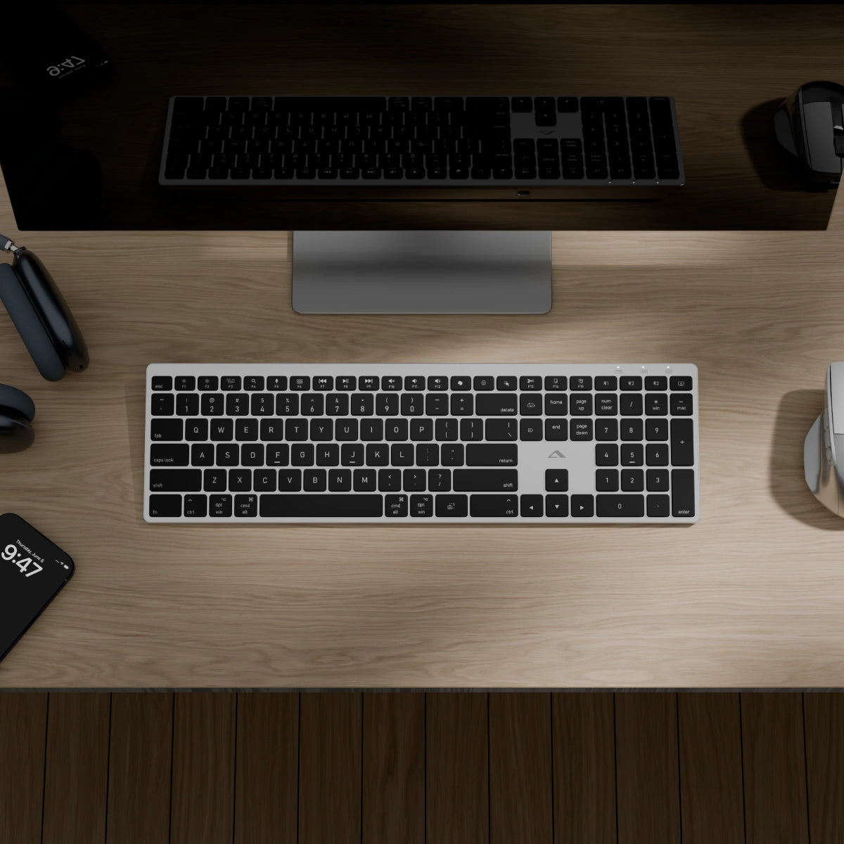 Hush フルサイズ USB-C 充電式ワイヤレス キーボード (バックライト付き)