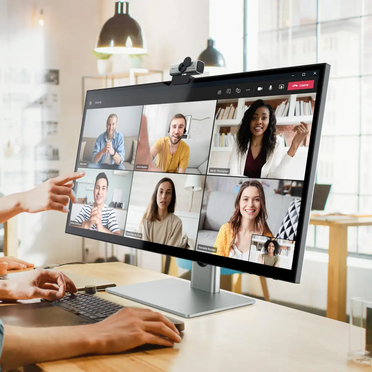 CLARITY 27 インチ UHD 4K モニター (Iris Web カメラ付き A09_4)